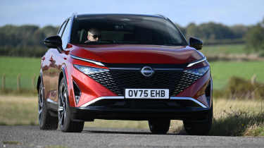 Nissan Qashqai - front cornering 